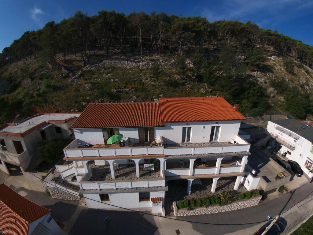 Apartments Marina Lopar Bilik gambar